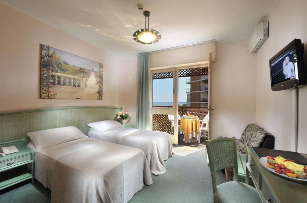 American Hotel 3*